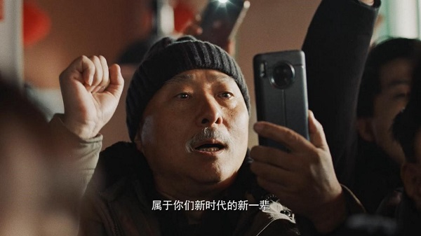 京东贺岁大片《顶牛》上线，陈佩斯儿子离家出走竟在自家楼顶支帐篷