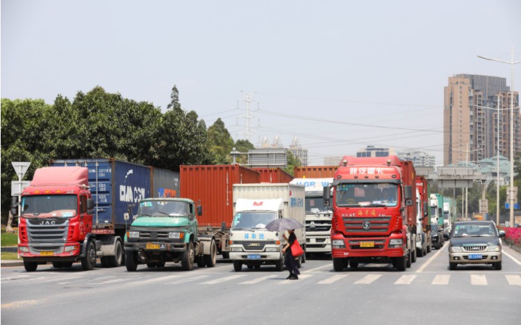 道路货运乱象丛生 无车承运备受关注_物流_电商之家