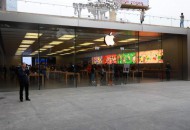 苹果二季度iPhone营收同比下滑17% iPad同比增21%