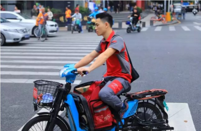 一边重奖，一边血洗！那个可怕的刘强东又回来了！_行业观察_电商之家