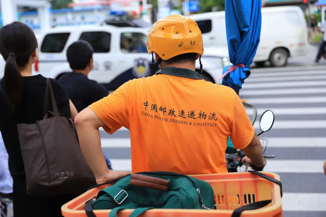 派件没打电话！快递员致歉：一跪三叩首_行业观察_电商之家