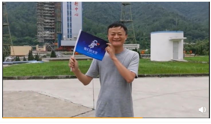 马云参观西昌卫星发射中心 签名祝“马到成功”_人物_电商之家
