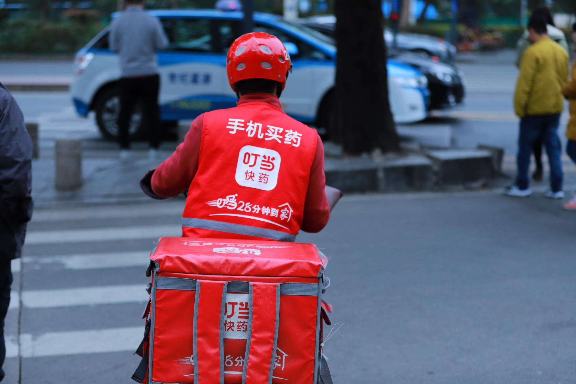 叮当快药首款无人配送车常态化运营_零售_电商之家